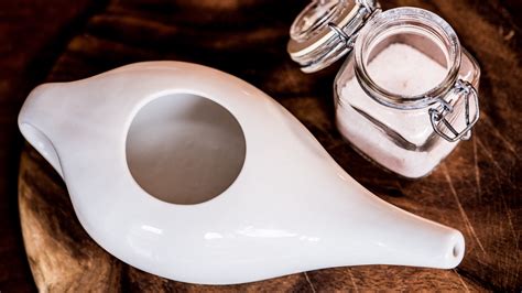 How to Use a Neti Pot (And Why You'd Want To)