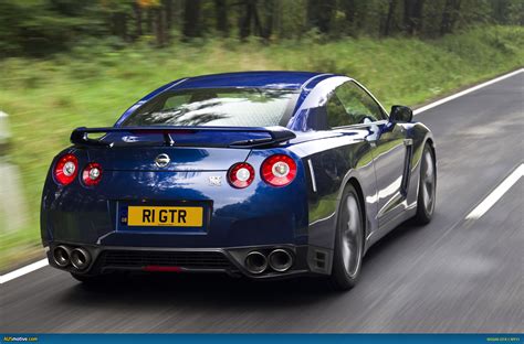 MY11 Nissan GT-R does 0-100 in 3.0 seconds – AUSmotive.com