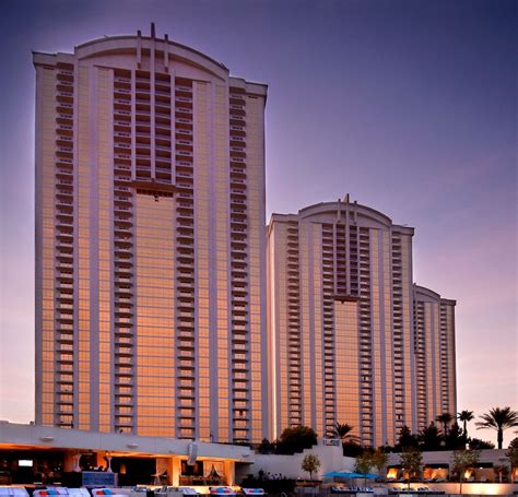 Luxury Suites in Las Vegas | The Signature at MGM Grand
