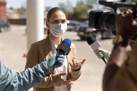 Newspaper Interview 的图像结果