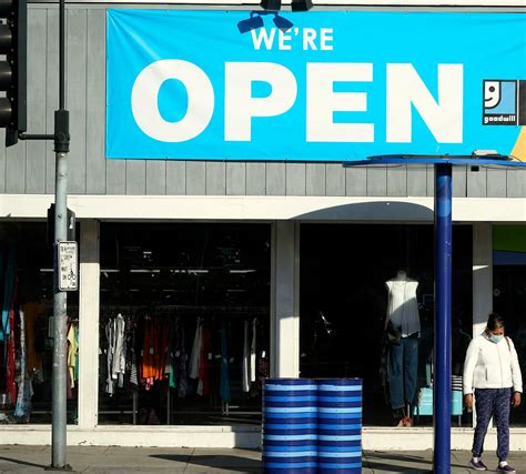 4 REASONS FOR THRIFT STORE GIFTS THIS YEAR | Techlife News - technology ...