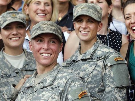 2 badass female Army Rangers made history — here's their grueling ...