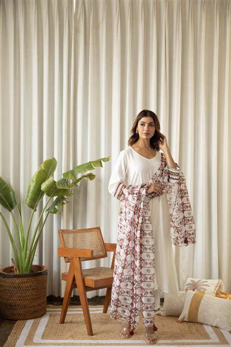 White Suit set with Printed organza dupatta-Red (Set of Three)