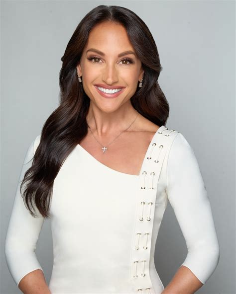 Emily Compagno Height, Weight and Body Measurements - Nowcelebbio