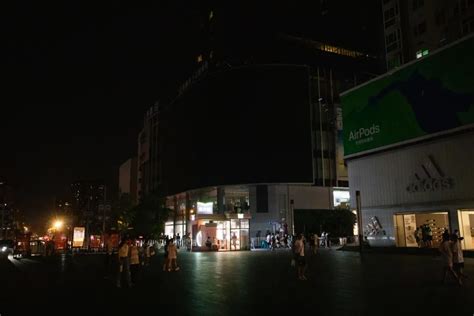 实拍！四川限电，这是前所未见的最“黑”成都！|成都市|四川省_新浪新闻