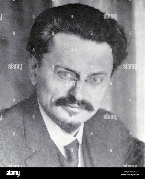 How to become a leader hi-res stock photography and images - Alamy - leader of mensheviks