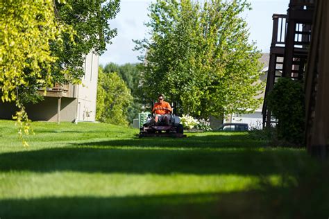 Landscape Maintenance Tips for Omaha Summers | Sun Valley Landscaping