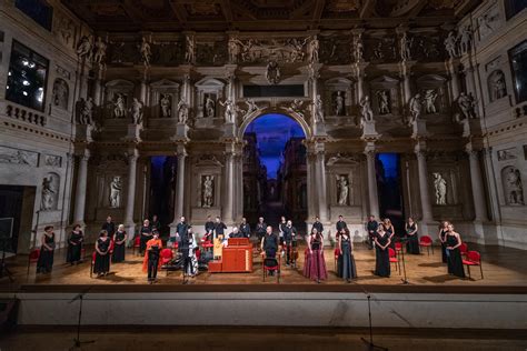 Opera Singing Competition 的图像结果