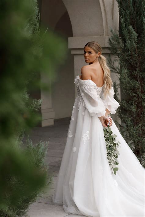 1593 Wedding Dress - Wedding Atelier NYC Martina Liana - New York City Bridal Boutique