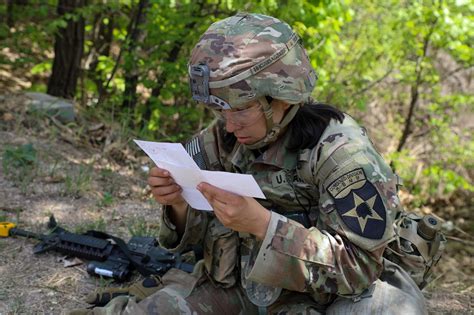 The 2nd Infantry Division ROK/U.S. Combined Division Soldiers compete ...