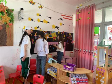 公司幼儿园为迎接“两节”创设教室环境-云南安宁化工厂有限公司