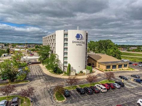 DOUBLETREE BY HILTON APPLETON - Hotel Reviews, Photos, Rate Comparison ...