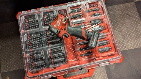 Milwaukee M12 Gen II 3/8-Inch Stubby Impact Hands-on Review
