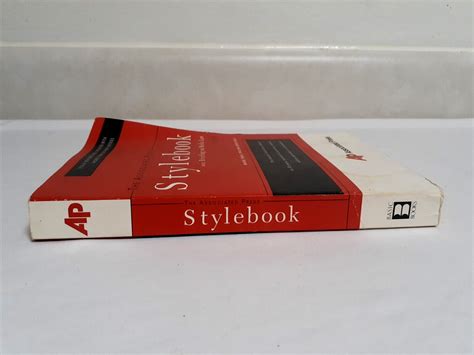 THE ASSOCIATED PRESS STYLEBOOK & BRIEFING ON MEDIA LAW 2009 FULLY ...