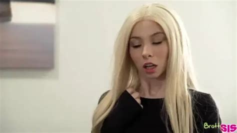 Step Sisters BFF "Why didn't you tell me your step brother had such a weapon!" S16:E12