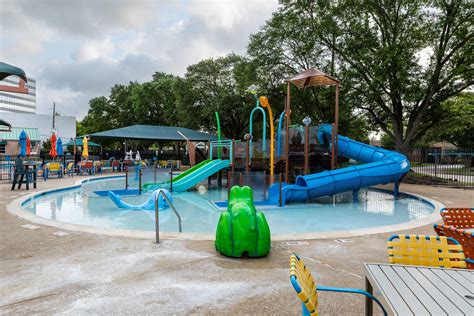 QUILLIAN CENTER NOAH'S ARK - Landmark Aquatic