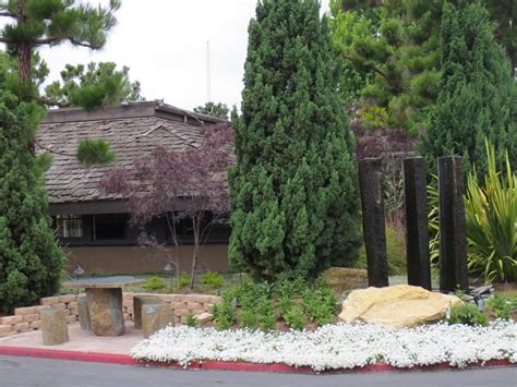 Late to the Garden Party: Nursery Visit: Roger's Gardens