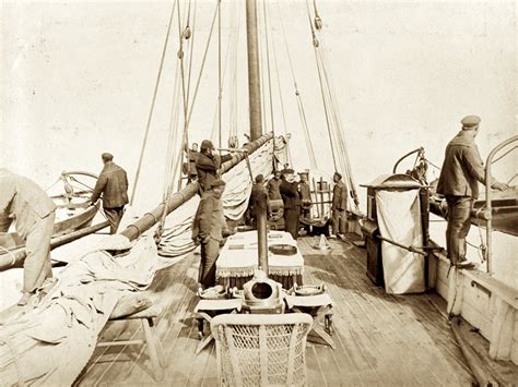 1900年代老照片中的帆船影像 船上讨生活的人-天下老照片网