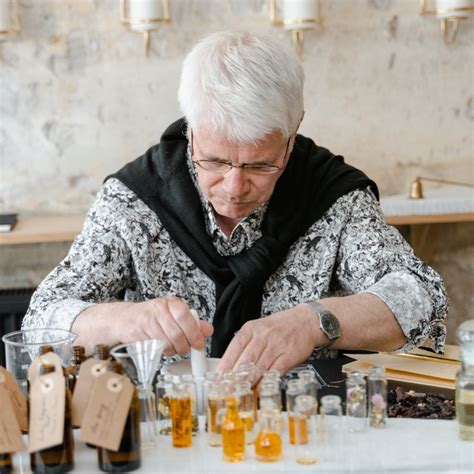 What Does Vetiver Smell Like? – More Scents Than Sense