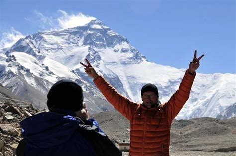 珠峰拥堵多人丧生怎么回事？ 尼泊尔拒绝限制登山人数原因？ _国际新闻_海峡网