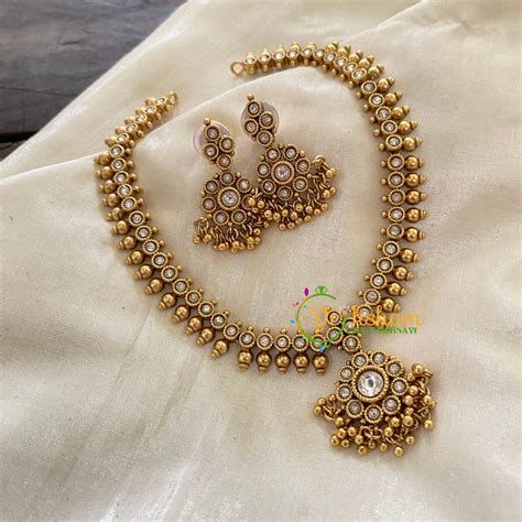 White AD Stone Addigai Short Neckpiece-G8011 – vrikshamindia