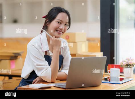 Small Business Owner Working 的图像结果
