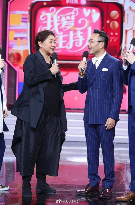 前央视名嘴倪萍罕见出镜，61岁保养年轻，减肥后身形消瘦惹人怜