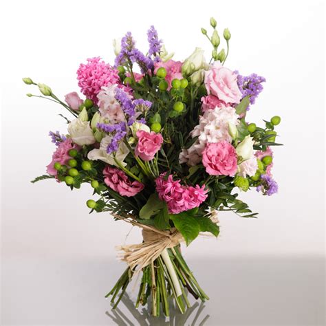 Entrega De Ramo De Flores Silvestres EL PAISAJE DEL VIÑEDO EN LAS