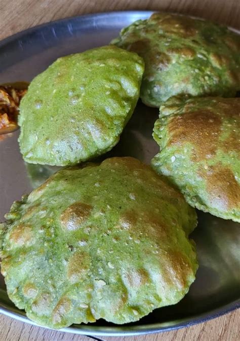 Palak Puri Recipe by Pragati Hakim - Cookpad
