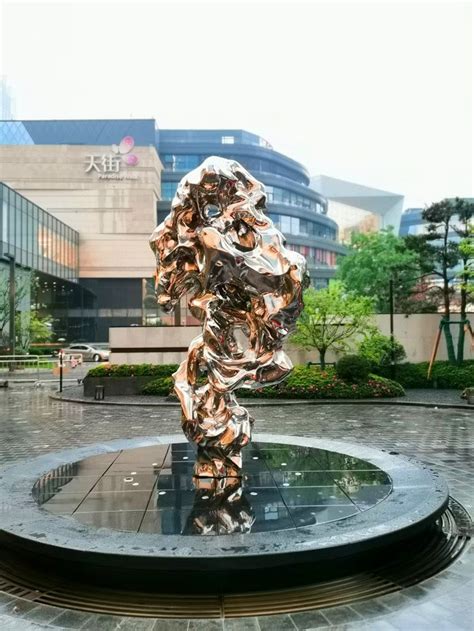不锈钢镜面假山雕塑_扬州开元环境艺术工程有限公司