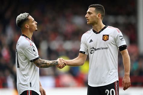 Shaking hands Memes - Imgflip