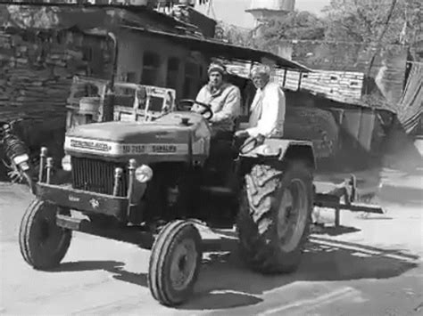 Kota Tractor Driver Notice | Cow Carcass Dragged 1km; Hindu Groups Object