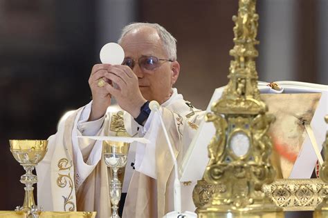 One Detail About Pope Leo XIV's Appearance During Visit to St. Peter's ...