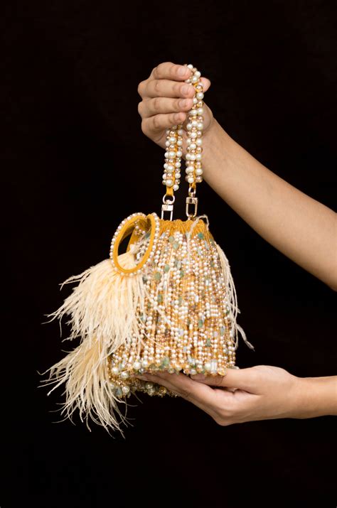 PINAR BUCKET 2.0 – The Right Sided
