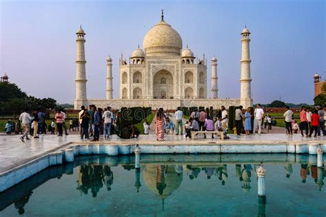 Taj Mahal People 的图像结果