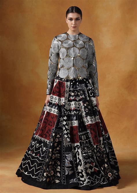 Lehenga set with in cotton silk adorned in dori, sequence and silk yar ...