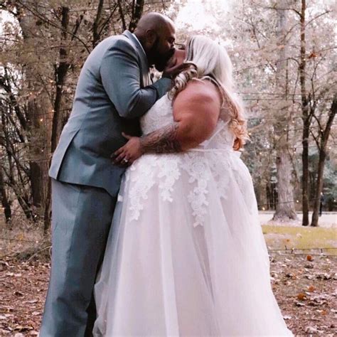 The Best Plus Size Vintage Wedding Dresses (Affordable & Elegant Styles) - plus size retro wedding dress