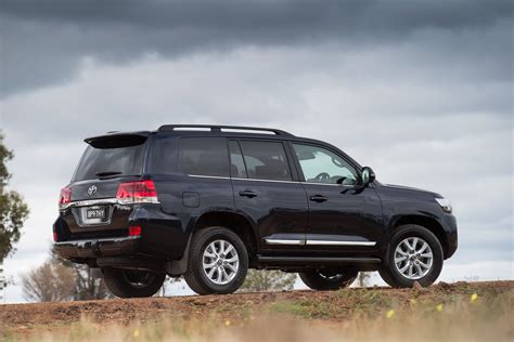 Toyota Announces Substantial Changes for 2016 Land Cruiser Facelift [VIDEO]