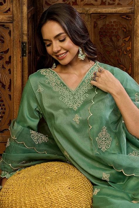 Buy Green Silk Blend Floral Straight Suit Set | Vaamsi