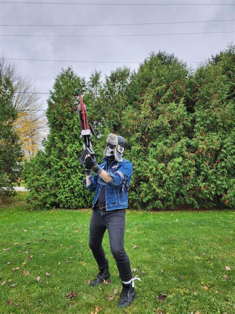 Gary Carmine (Biker Punk) Cosplay : r/GearsOfWar