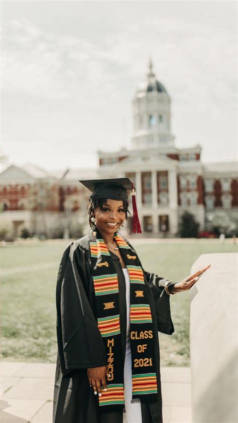 Mizzou Grad | Senior Portraits in 2025 | Graduation photography poses ...