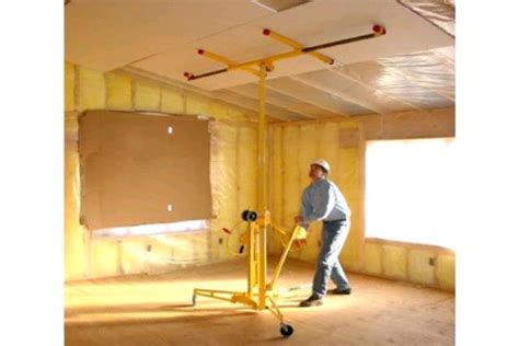 Using a Drywall Lift for Ceiling 的图像结果