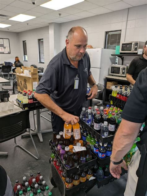 Oscar Fernandez on LinkedIn: Two days, 6 market installs at YKK in Macon, Ga. All had vending ... - market share of ykk