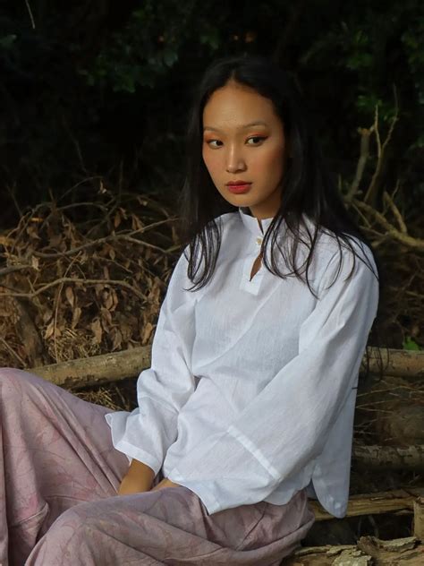 Women’s Tops | Natural fabrics, Everyday Essentials