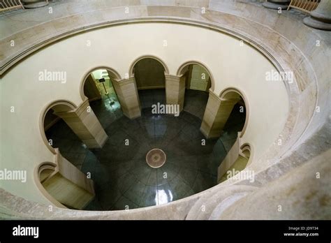 Main Interior Building 的图像结果