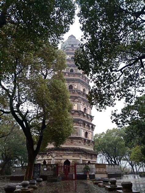苏州虎丘塔：世界第二斜塔，与世界第一比萨斜塔相比，宁愿当老小