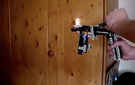 Flamethrower LEGO Hand 的图像结果