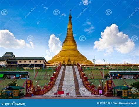 Pagode De Uppatasanti Na Cidade De Naypyidaw (Nay Pyi Taw), Capital De ...