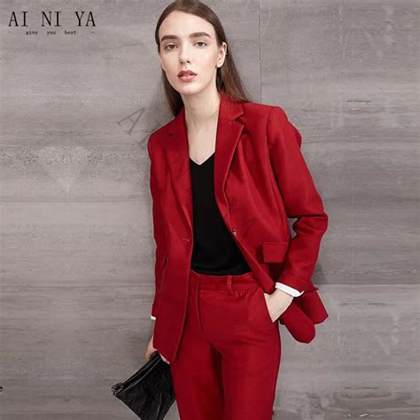 Red and Black Business Suit 的图像结果
