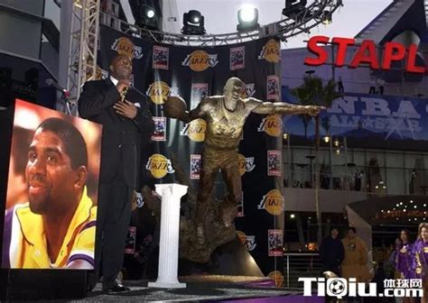 nba巨星十大雕像体球回顾 篮球第一人乔丹领军联盟_体球网